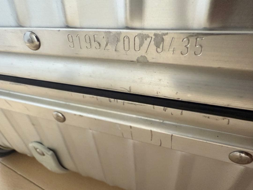 Rimowa リモワ　ルフトハンザ32L 機内持ち込み可能　2輪