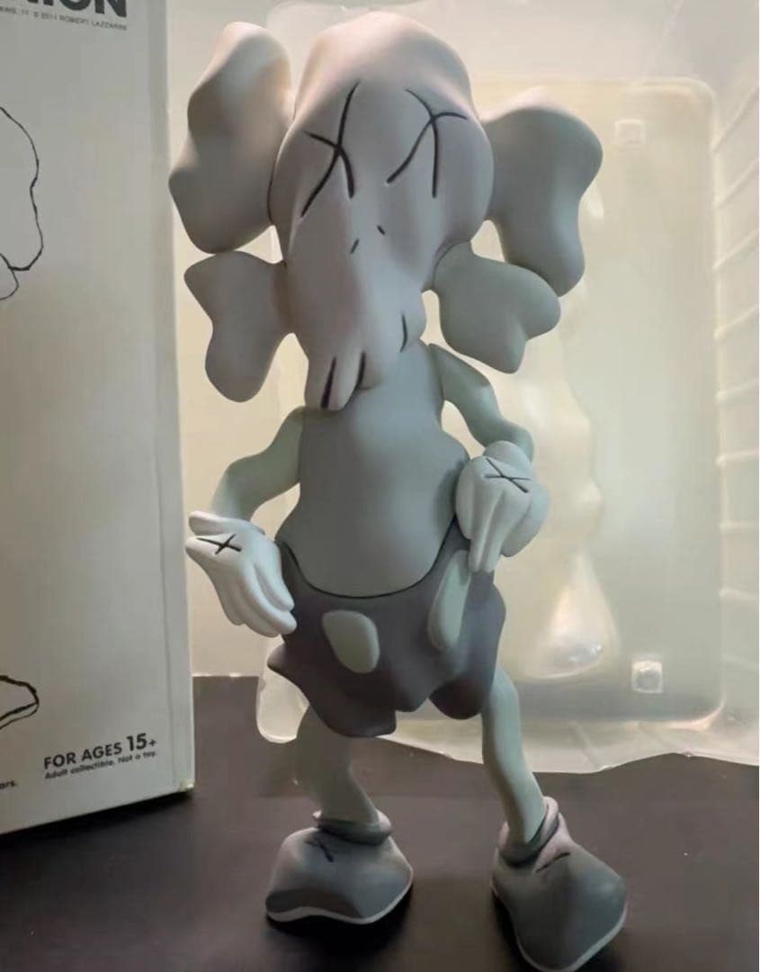 KAWSのROBERT LAZZARINIバージョンのCOMPANIONフ