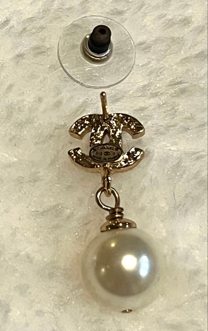 CHANEL シルバーパールダングルピアス