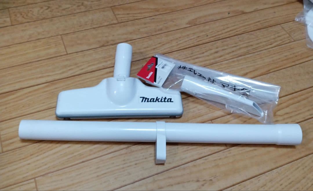 マキタ10.8V充電式クリーナーCL108FD バッテリー、充電器付