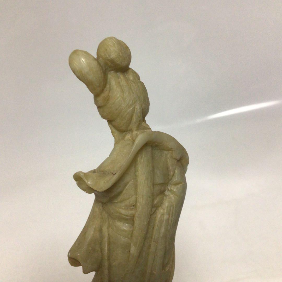 翡翠製女性像 伝統的彫刻