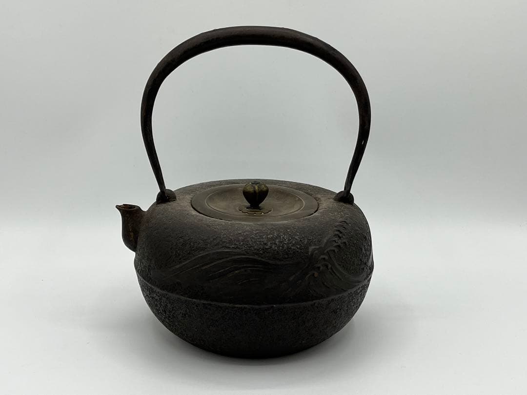 骨董　鉄瓶　龍文堂造　波模様
