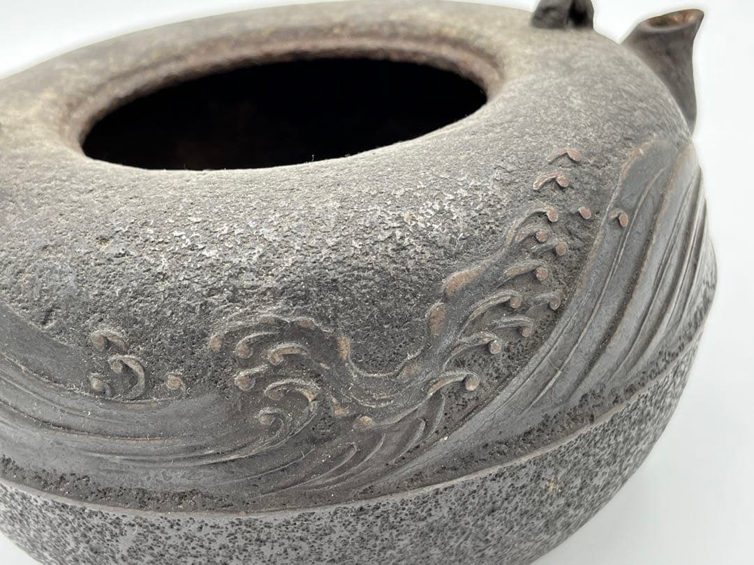 骨董　鉄瓶　龍文堂造　波模様