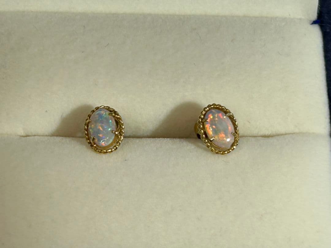 K18　ピアス　金装飾枠　天然オパール　　 レアデザイン　年代物