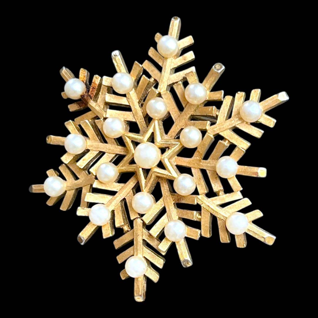 CROWN TRIFARI☆トリファリウム&ベビーパール☆雪の結晶のブローチ