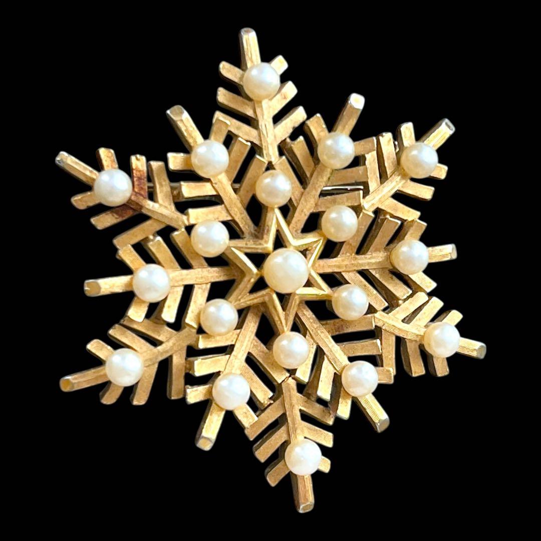 CROWN TRIFARI☆トリファリウム&ベビーパール☆雪の結晶のブローチ