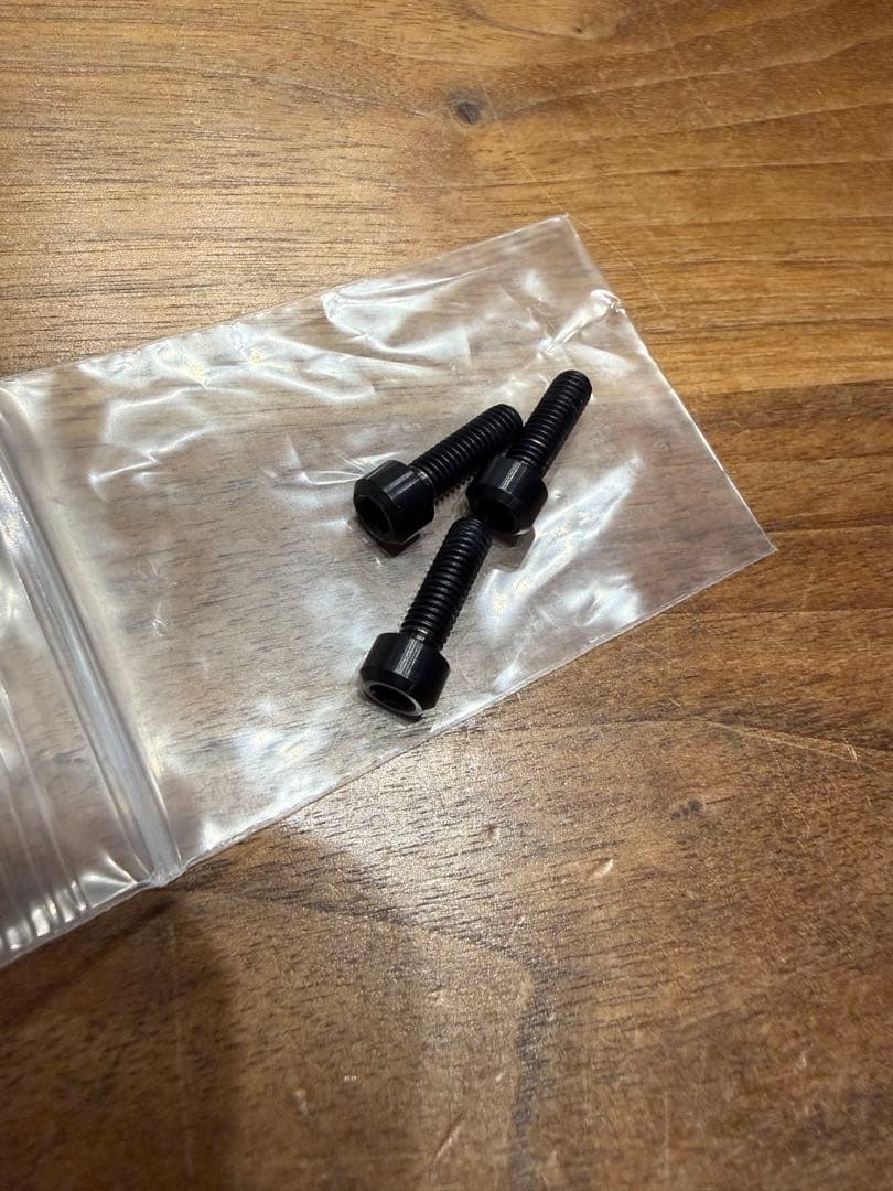 Z900RS タンクキャップリング　アーキ　ARCHI 漆黒メッキ　チタンボルト