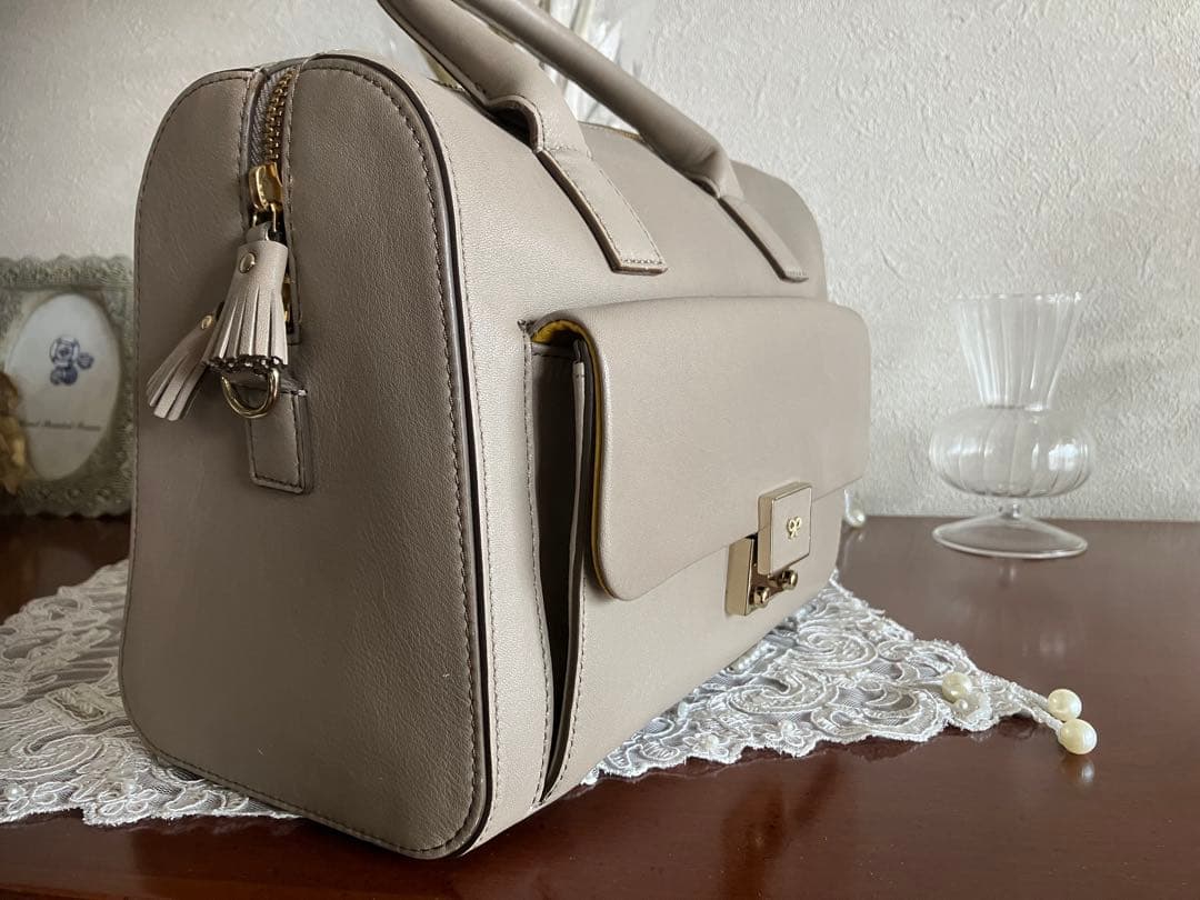 上品なアニヤハインドマーチ ショルダーバッグ グレージュ カーカバレル‼️