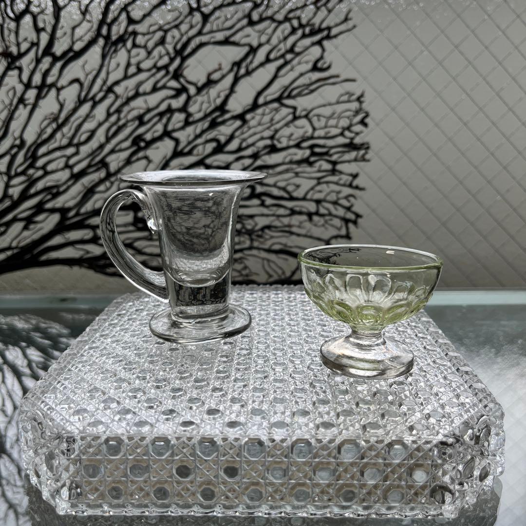 骨董　時代ガラス　ゆらゆら銀色　反り口　アイスクリームコップ　氷コップ　ウラン