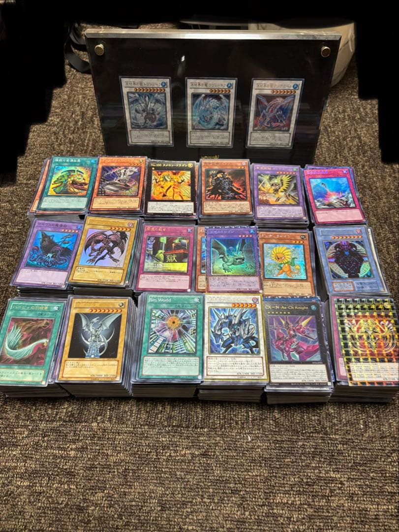 y*s様 遊戯王　引退品　まとめ売り　スーパーレア以上2500枚程度　氷結界の龍