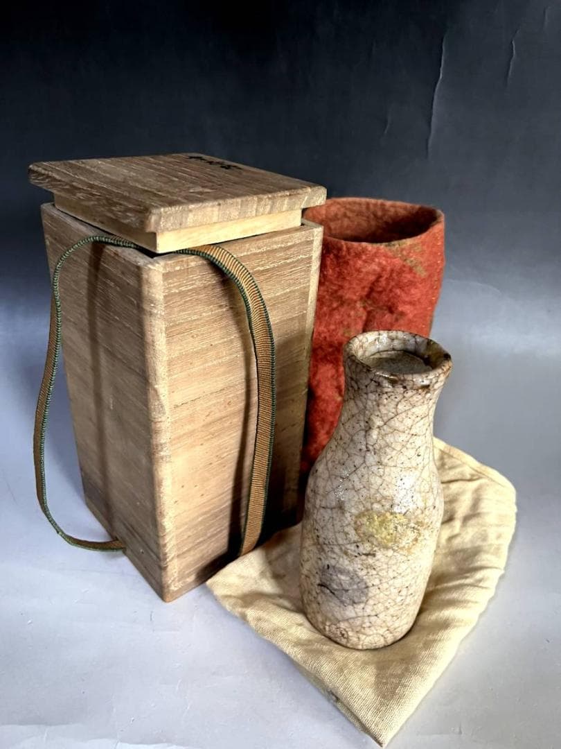 花瓶■古志野 丸紋 桃山期 華入 徳利型 古い花器 唐草 時代物 骨董品 名品■