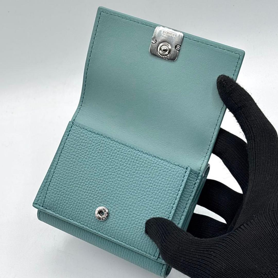 新品同様 完売色 希少 ロエベ 三つ折り財布 アナグラム ブルー コンパクト