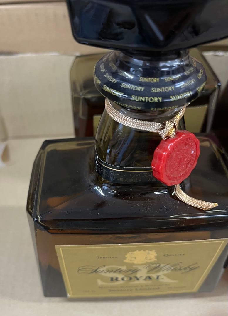 《訳あり》サントリーロイヤル43%4本セットキャップ所揺れる、液体もそれぞれ量