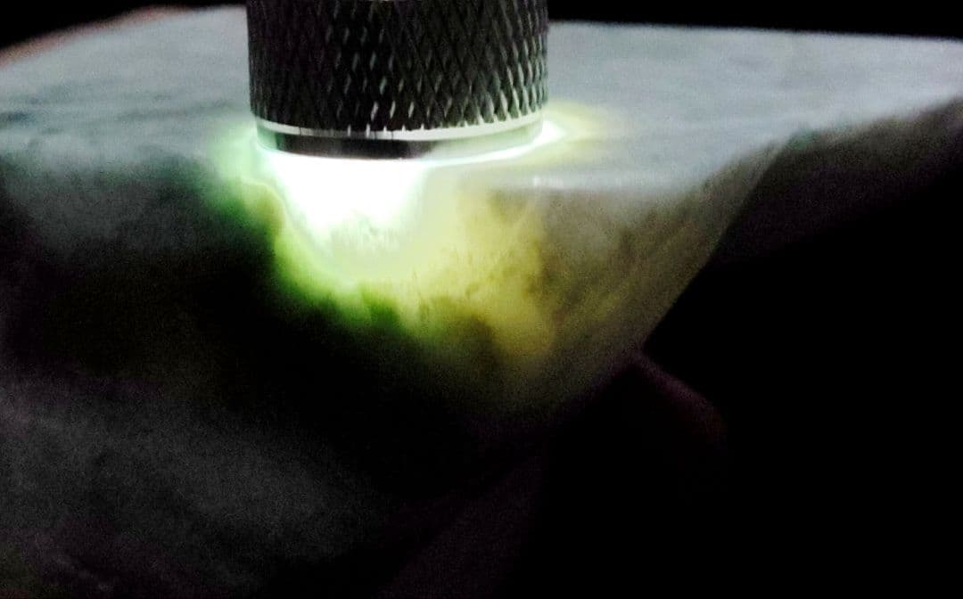 ★翡翠原石★糸魚川硬玉【小滝・2面カット磨き474ｇ】