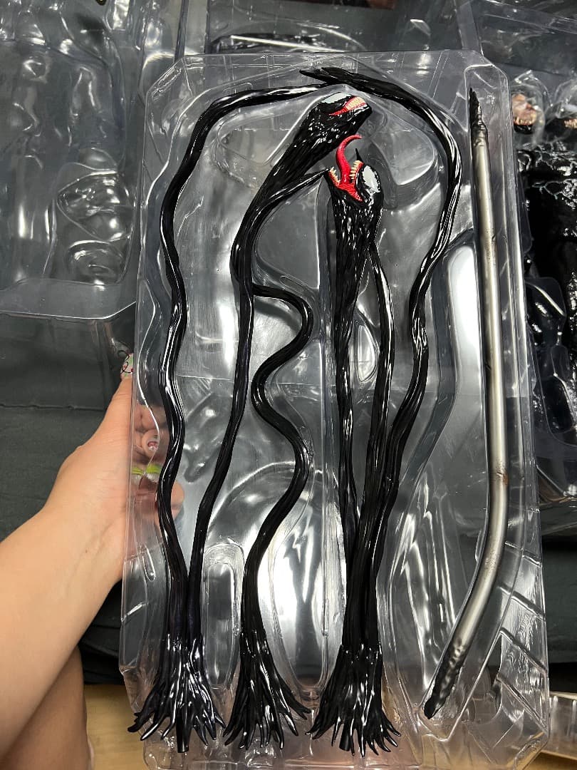 ホットトイズ VENOM 1/6