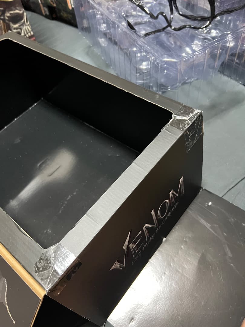 ホットトイズ VENOM 1/6