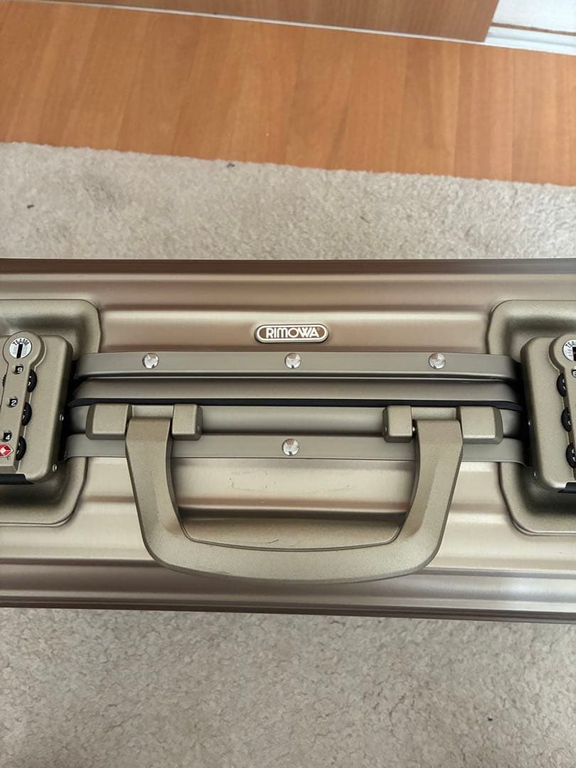 リモワ　キャビンS ゴールド　スーツケース　美品