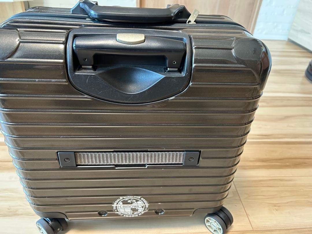 RIMOWA サルサデラックス　25ℓ 希少　ロゴマーク付き＾＾　4輪