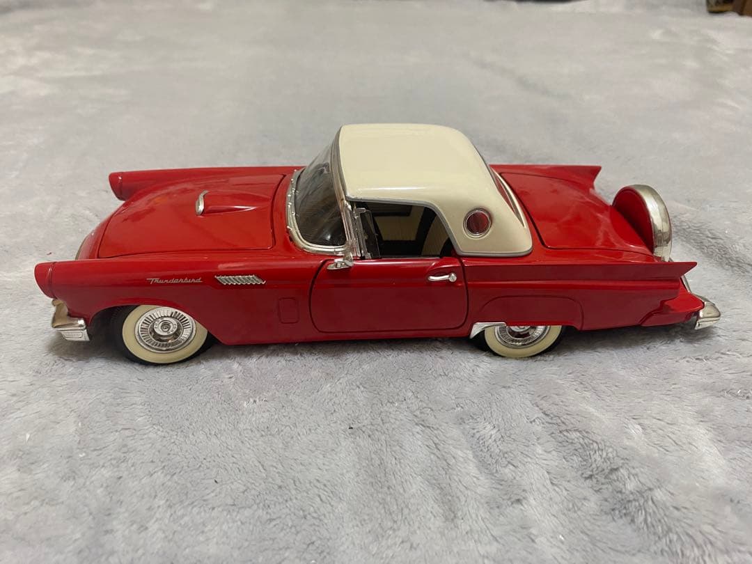 ミニカー ROAD Signature THUNDERBIRD 1/18