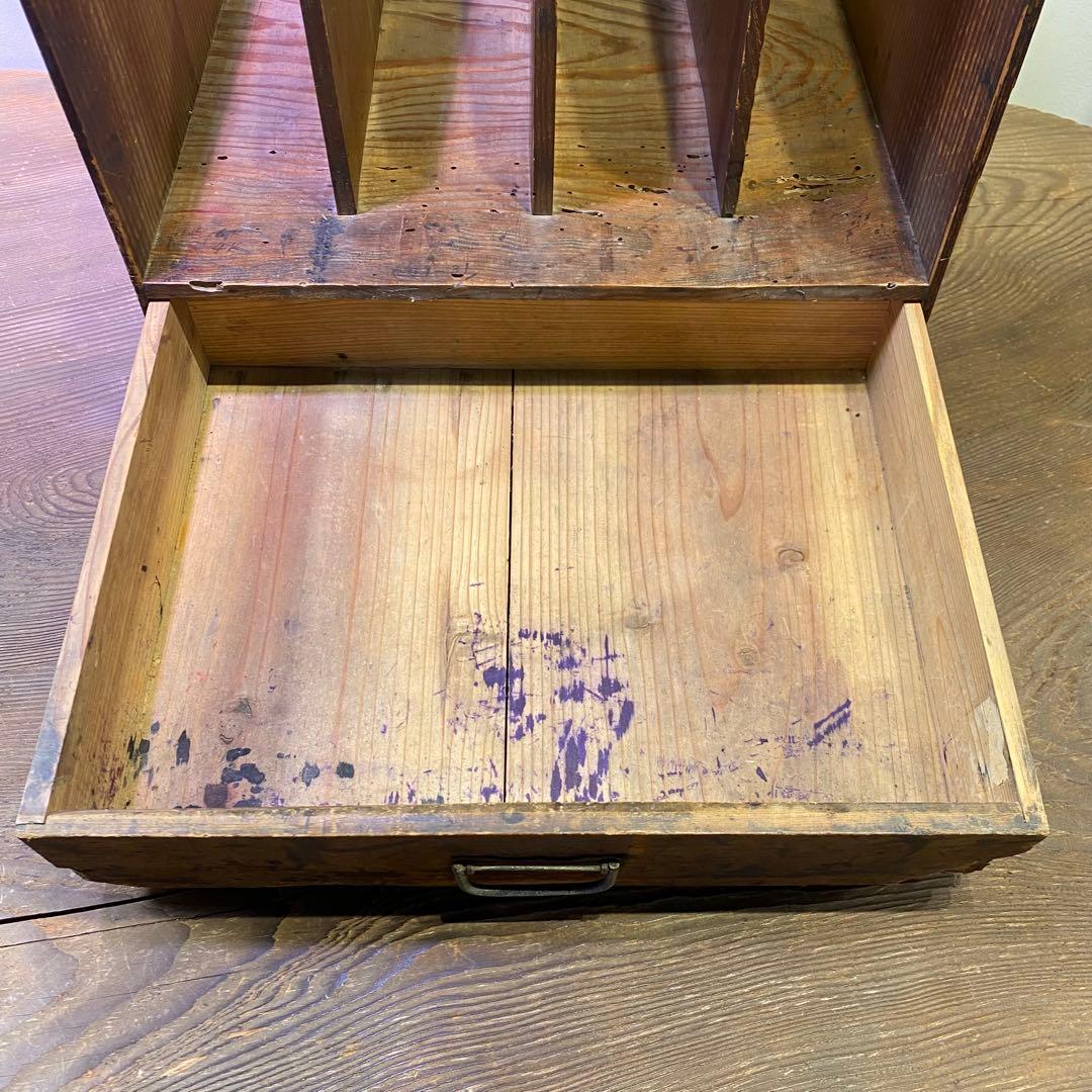 引き出しの付いた古い本立て アンティーク