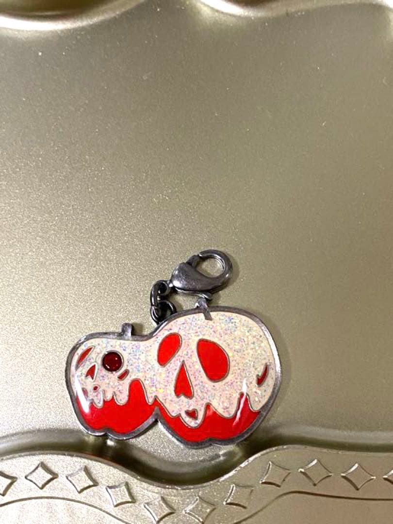 ディズニー　ハロウィン　ヴィランズ　チャーム　手下　女王　フロロー　2017年