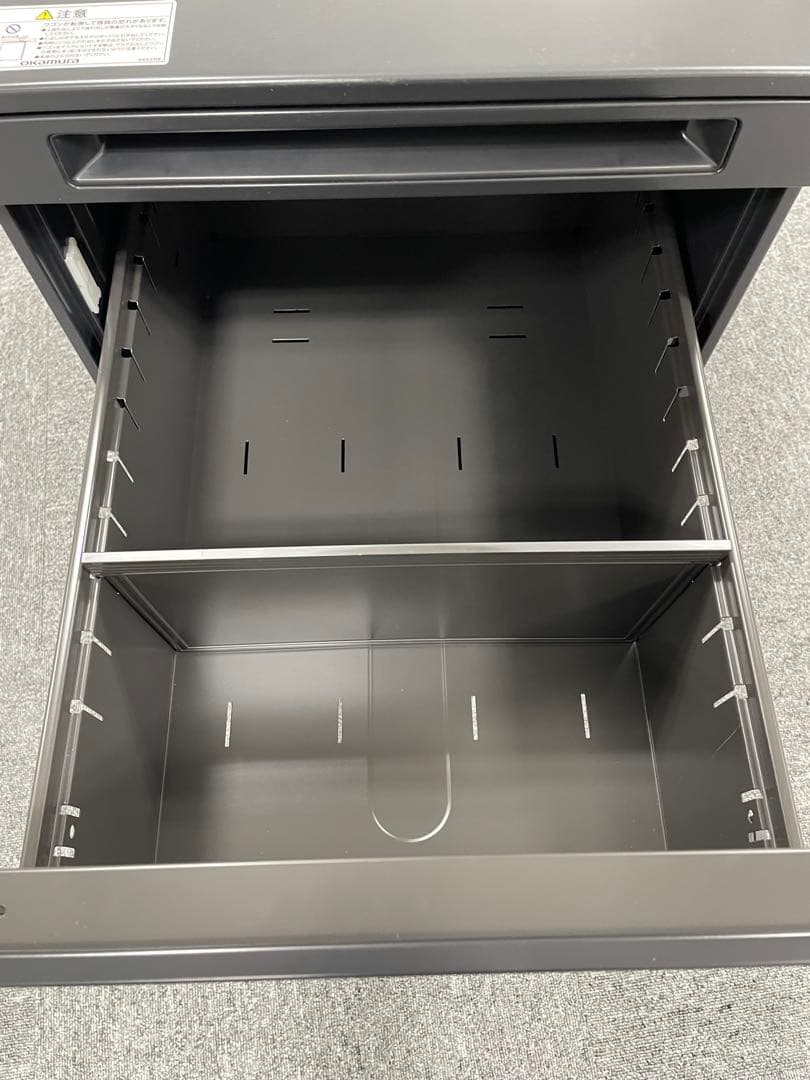 美品　オカムラ　okamura 黒の収納キャビネット（ロック付き）　3段