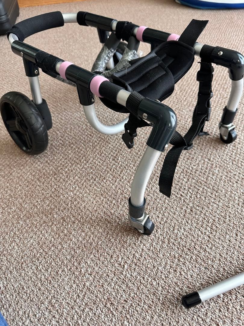 犬用車いす 小型犬用 黒とピンク