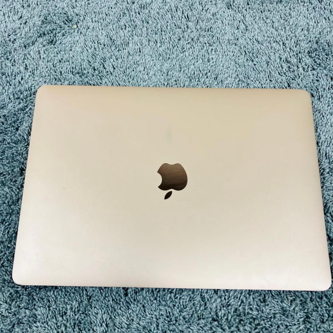 アップル　マックブック　エアー　ノートパソコン　A1932