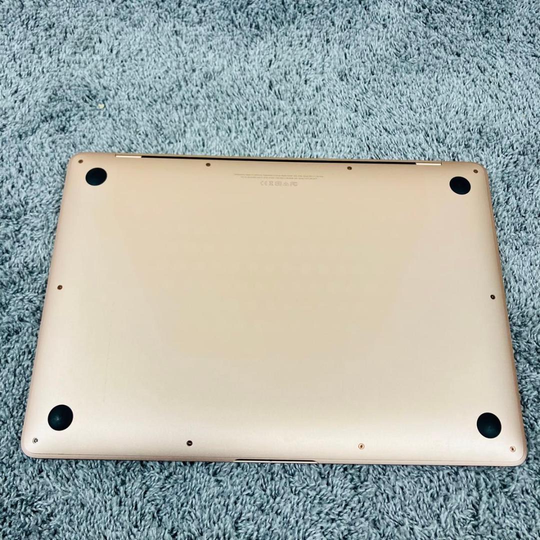 アップル　マックブック　エアー　ノートパソコン　A1932