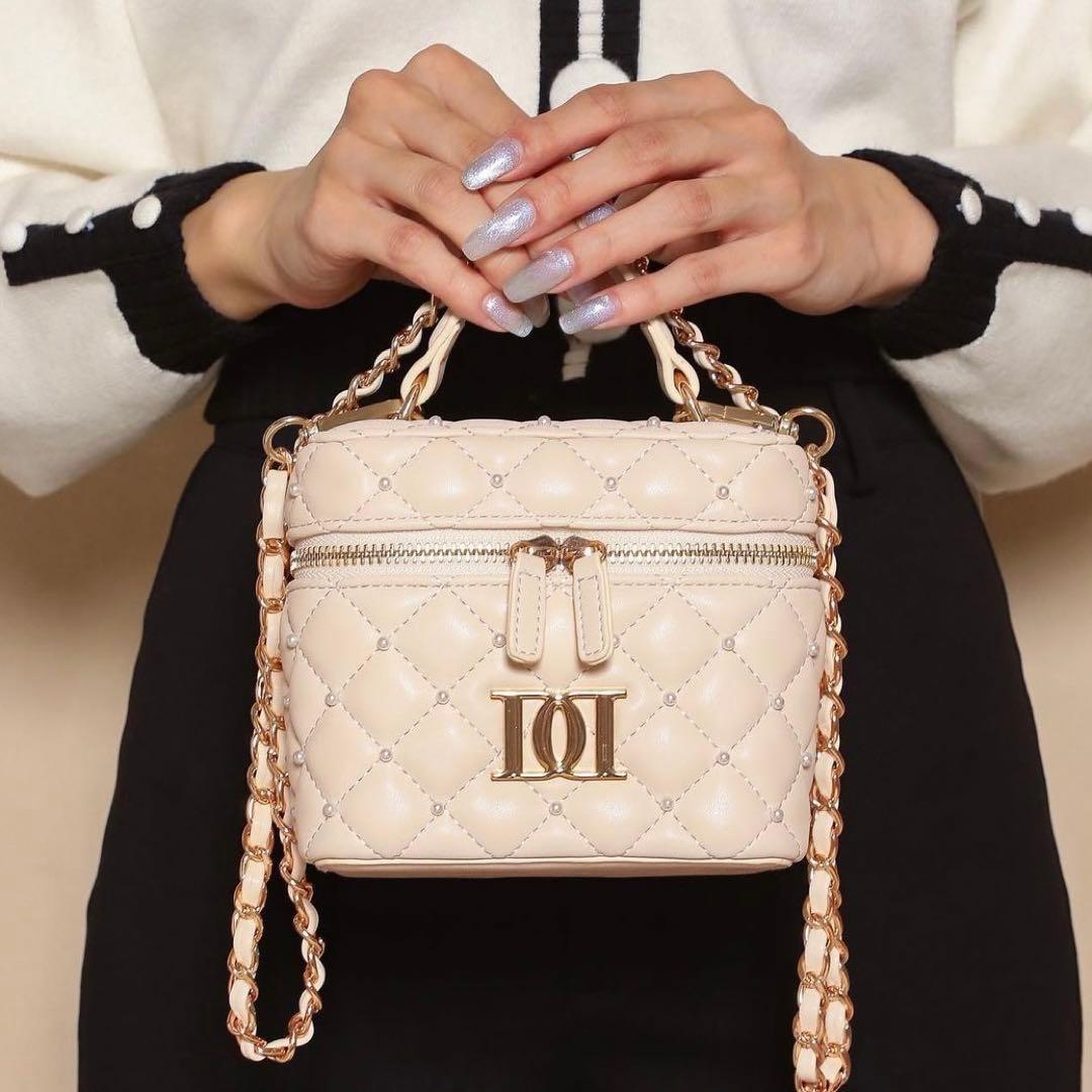 Darich ダーリッチ　【ゴールドパーツ】キルティングパールスクエアミニバッグ