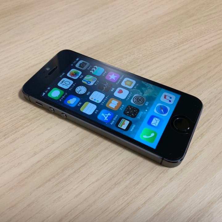 iPhone 5s SpaceGray (ほぼ未使用)