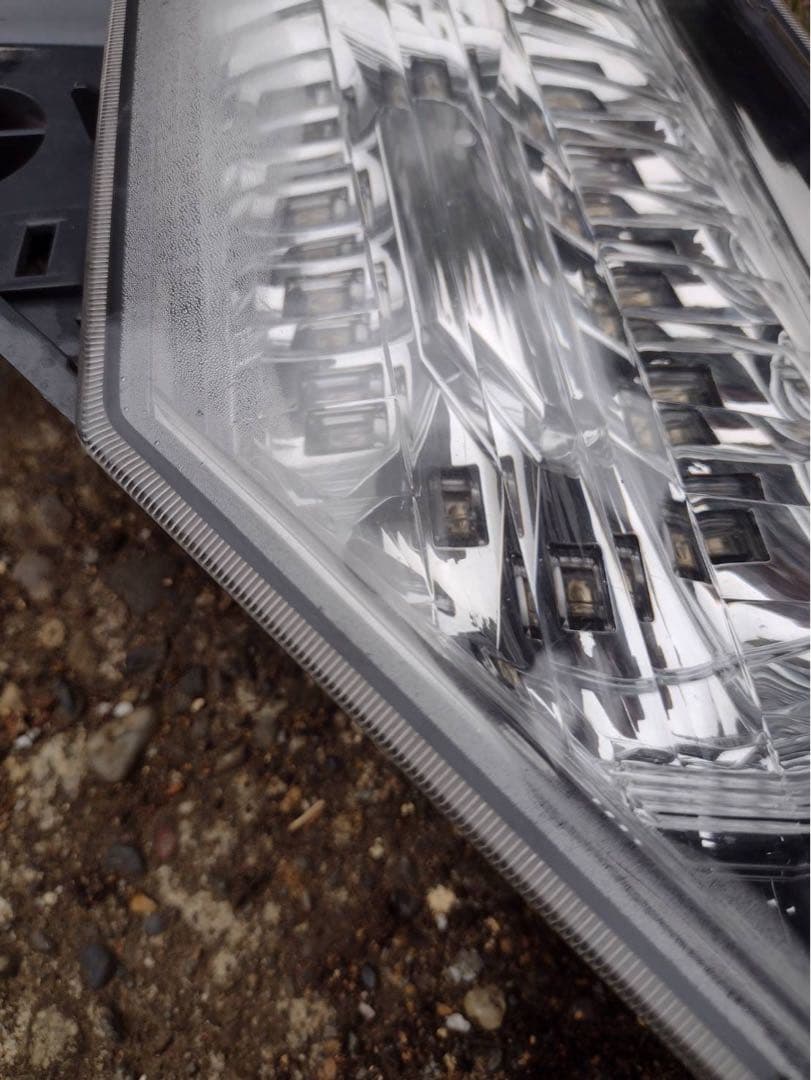 ２０ヴェルファイア純正テールランプ