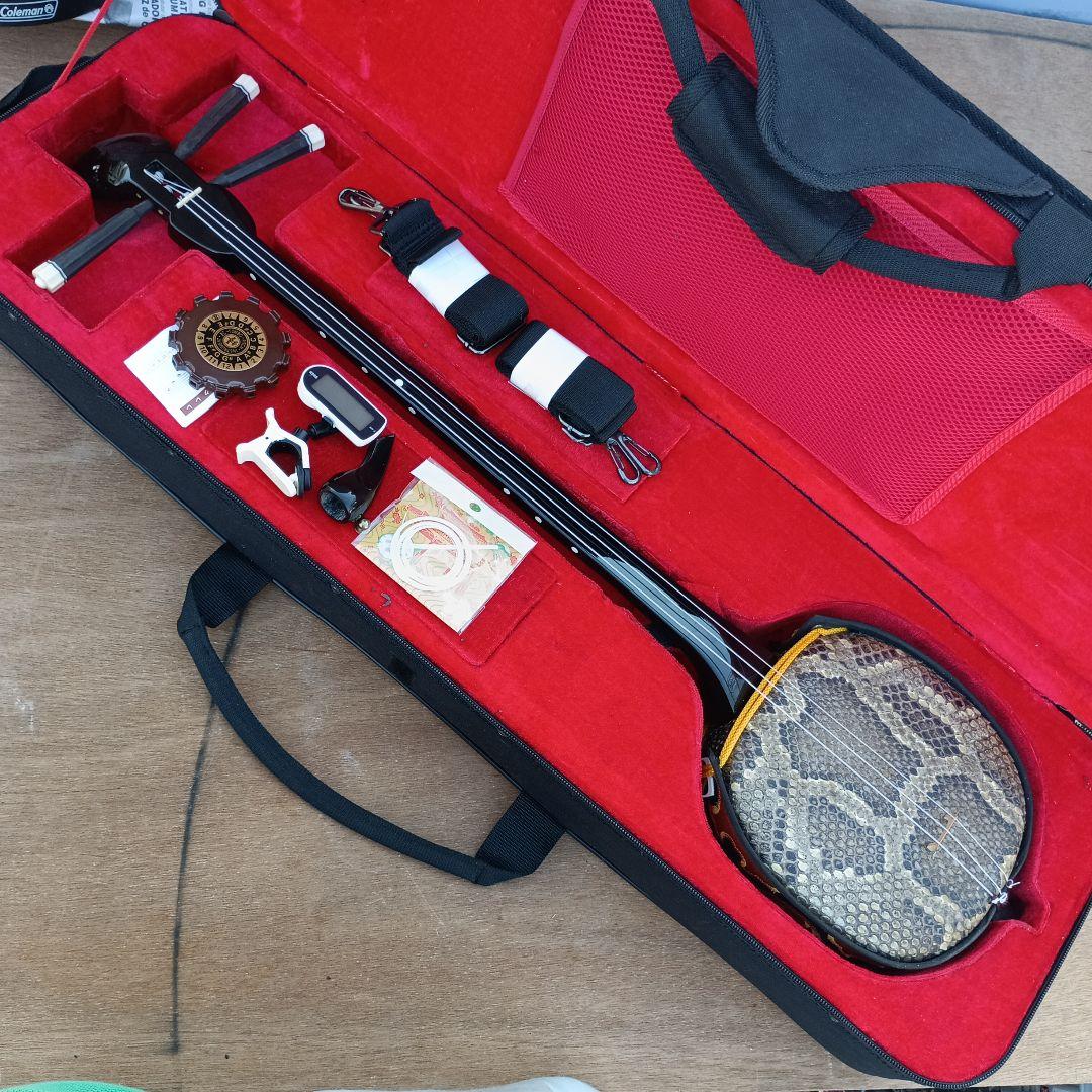 c*0様 4052）沖縄三線　蛇皮　ケース付