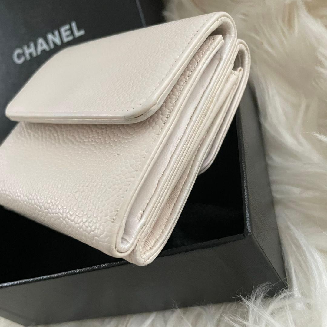 シャネル CHANEL 三つ折り 財布 ココマーク 白 キャビアスキン