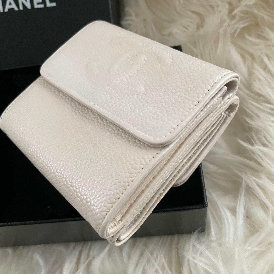 シャネル CHANEL 三つ折り 財布 ココマーク 白 キャビアスキン