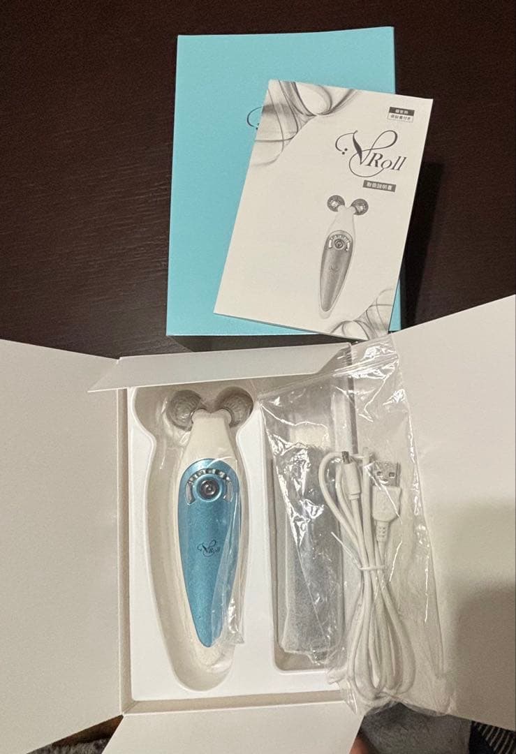 【一回数分使用のみ‼️】EMS美顔ローラー V-ROLL