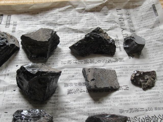 ◆北海道 十勝産原石 『黒曜石』 大中小21個