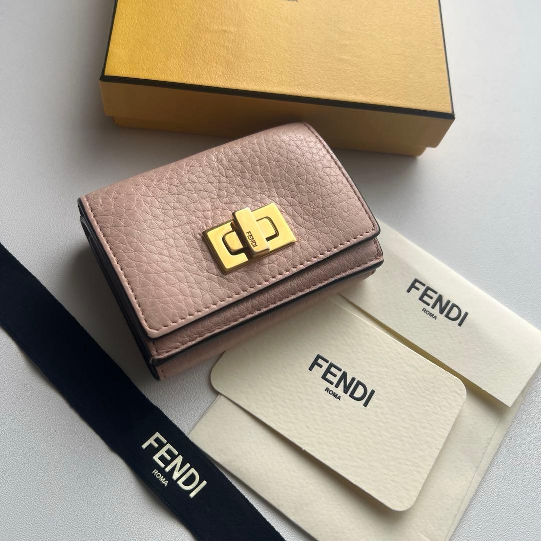 429 極上美品 FENDI フェンディ ピーカブー 3つ折り財布