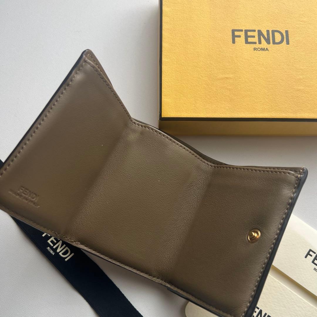 429 極上美品 FENDI フェンディ ピーカブー 3つ折り財布