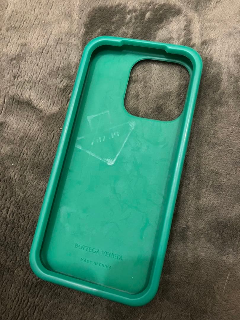BOTTEGA VENETA グリーン　シリコンケース　16pro