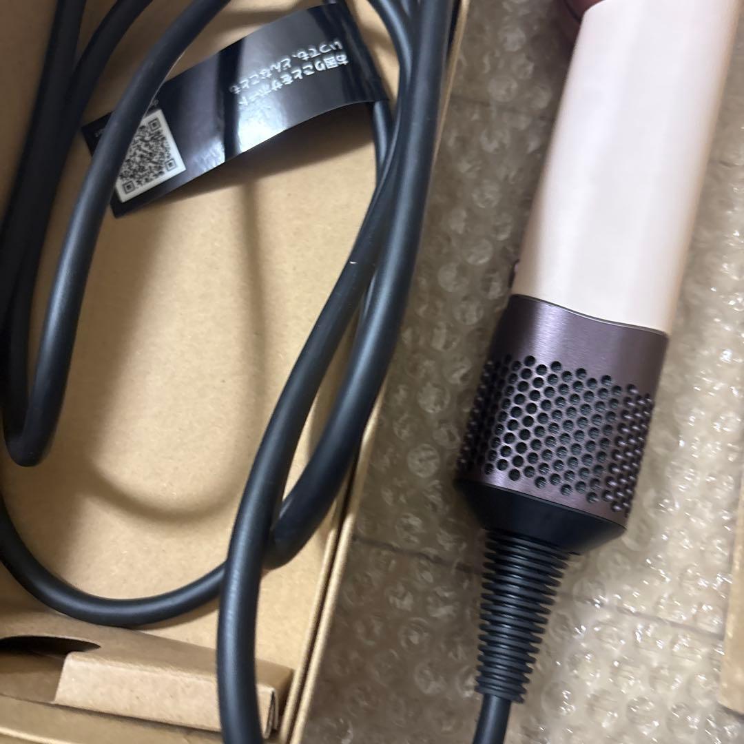 ダイソンHT01 ヘアストレイトナー