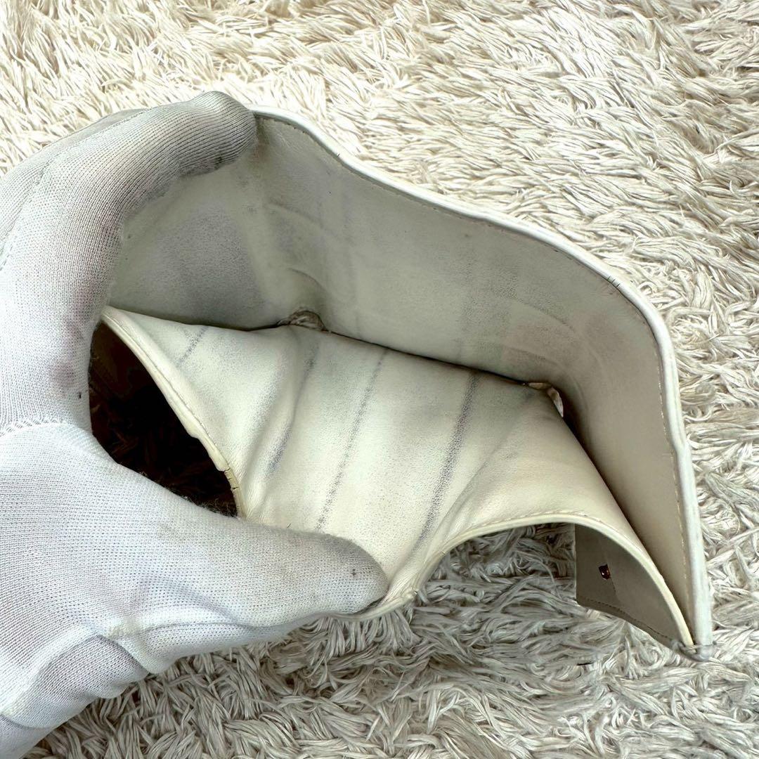 【美品】BOTTEGA VENETAホワイト 三つ折り財布 カセット