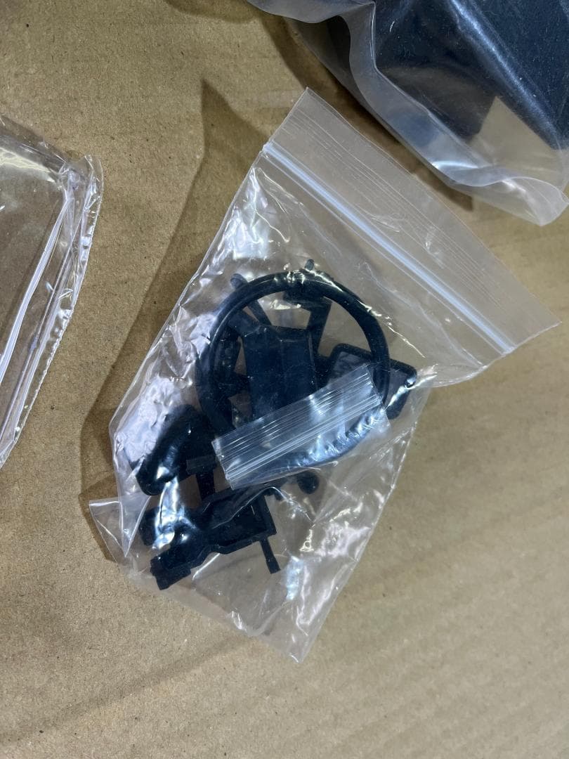 1/10クローラー用ディフェンダーボディ　ヘッドライトカバー片方欠品