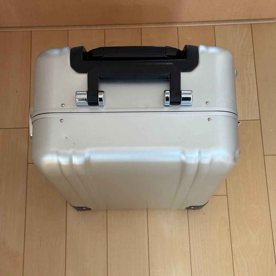 ゼロハリバートン　アルミ　キャリーケース　2輪　機内持ち込み　31L