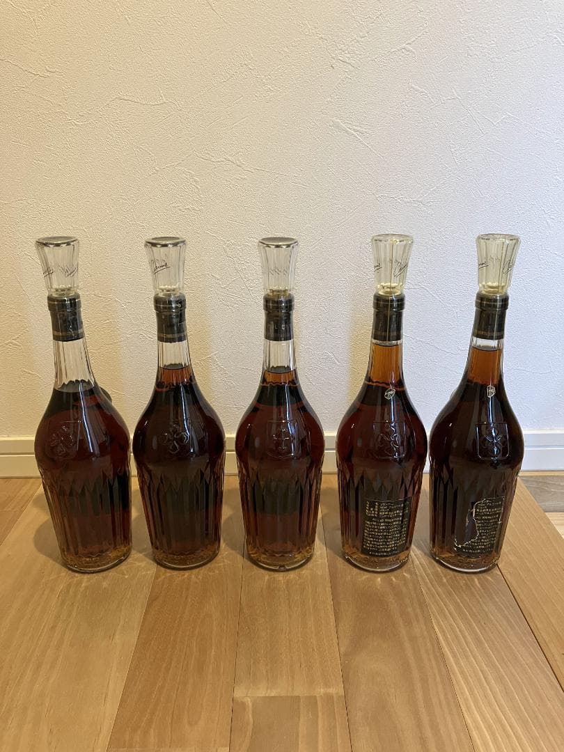 CAMUS XO（700ml）ロングネックの5本セット、おまけ付き。