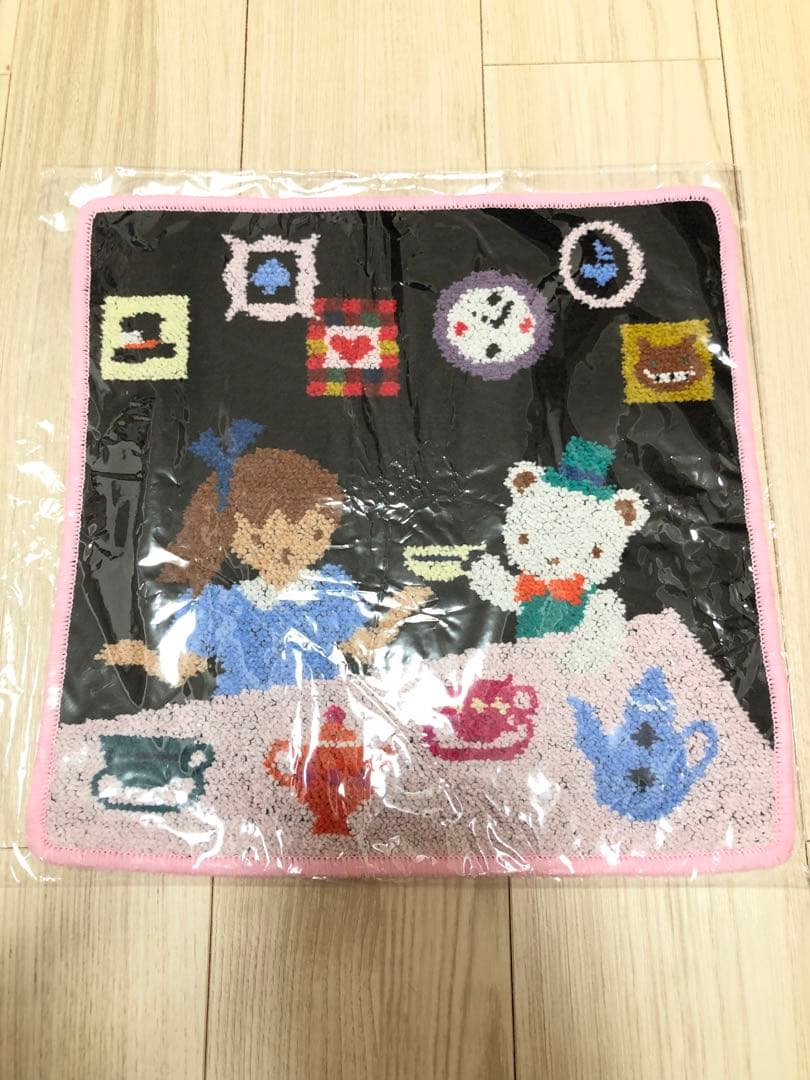 値下げバラ売り不可　新品未使用　ファミリア　シェニール織　タオルハンカチ