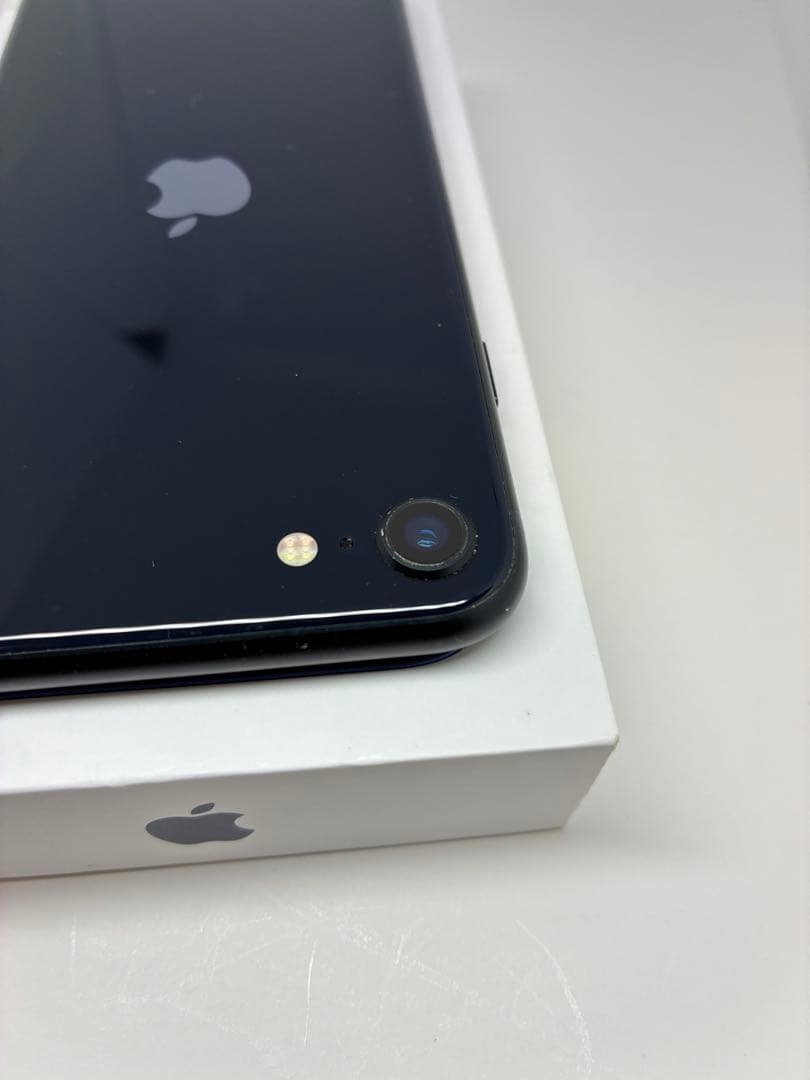 【極美品】　iPhone SE3 64G ブラック　SIMフリー　新品バッテリー