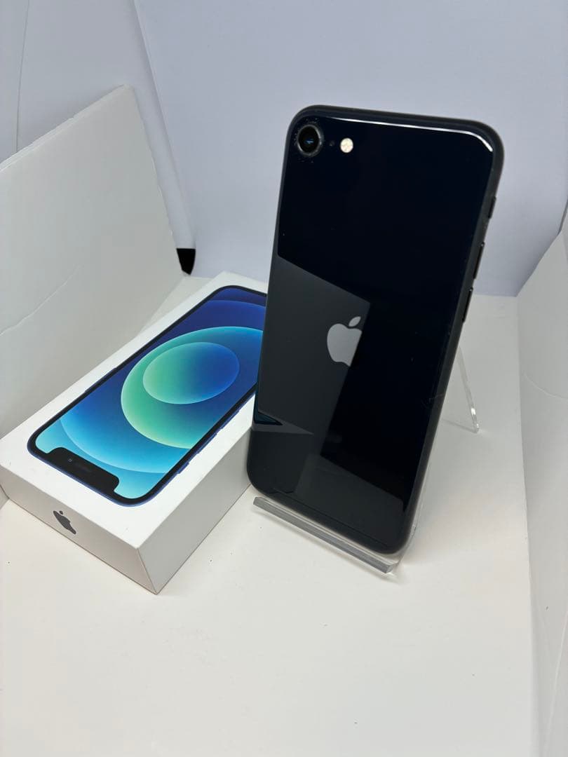 【極美品】　iPhone SE3 64G ブラック　SIMフリー　新品バッテリー