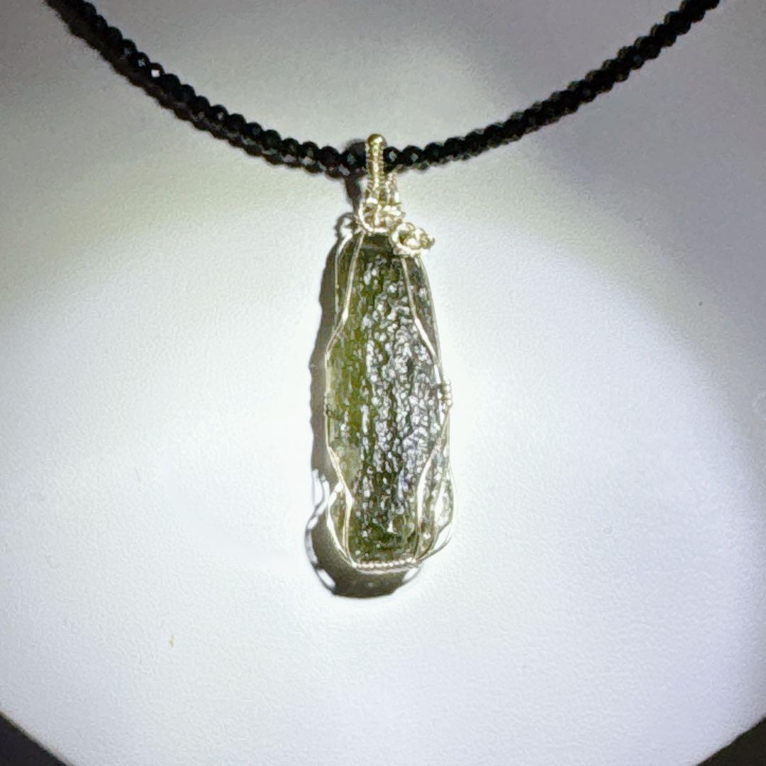 天然モルダバイト￼ワイヤーペンダントNO25-2476