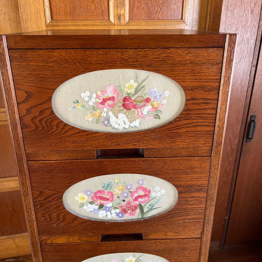 戸塚さ刺繍　木製花柄5段チェスト